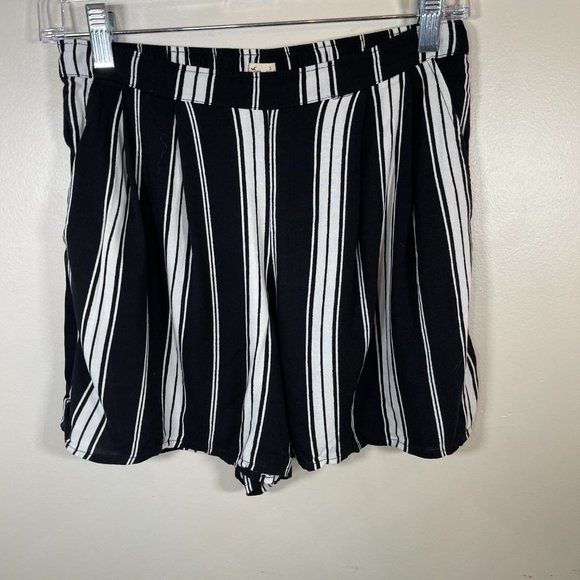 Hollister Black and White Striped Shorts - Picture 5 of 7